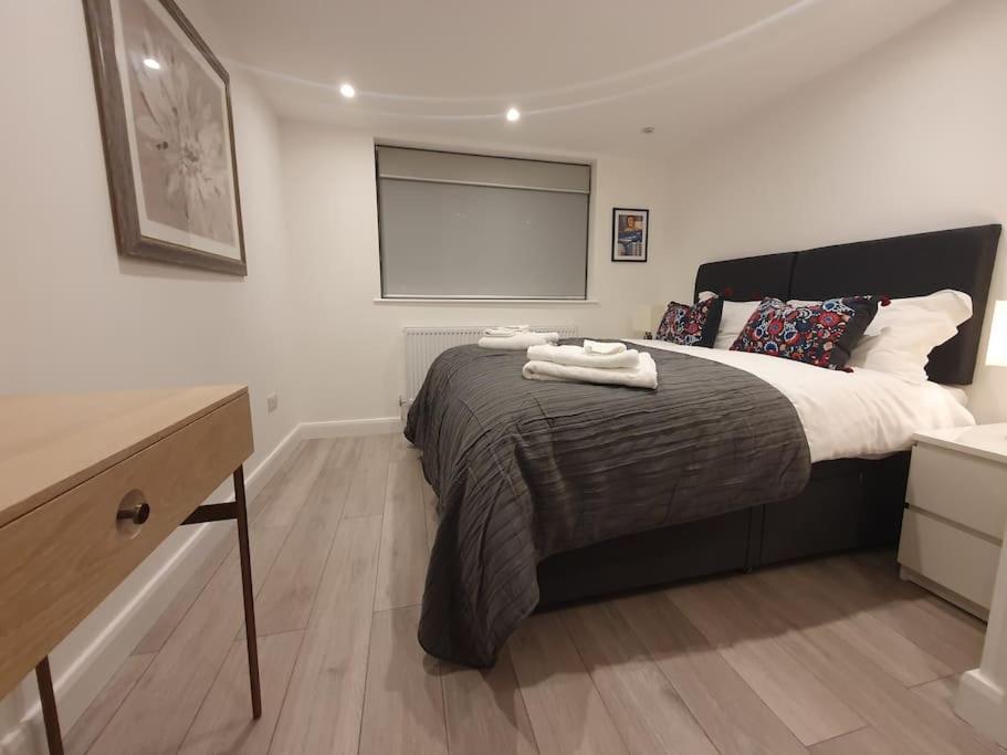 Luton Town Centre Executive Apartment ภายนอก รูปภาพ