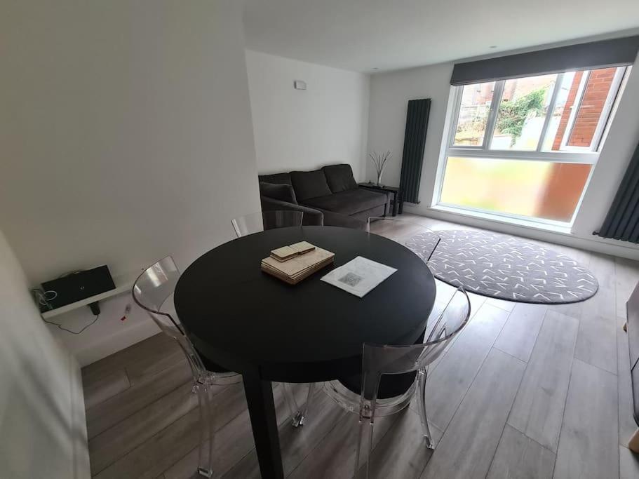 Luton Town Centre Executive Apartment ภายนอก รูปภาพ