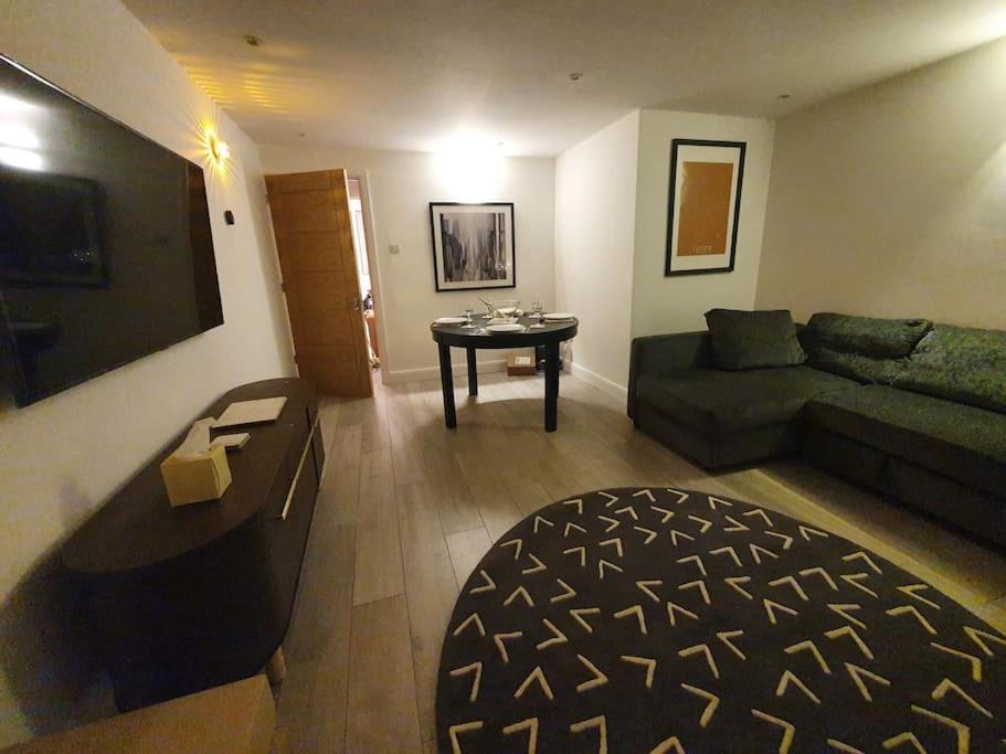 Luton Town Centre Executive Apartment ภายนอก รูปภาพ
