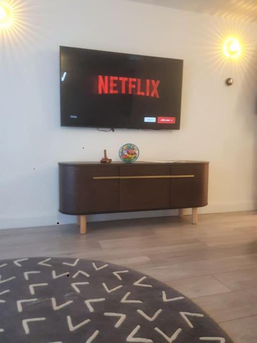 Luton Town Centre Executive Apartment ภายนอก รูปภาพ